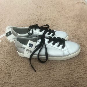 Gap, size 9, silver tennis sneakers